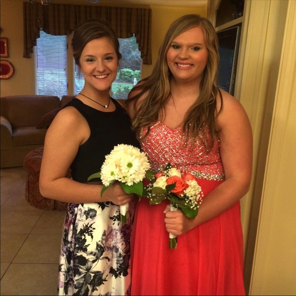 PROM DRESS - Picture 2 of 4